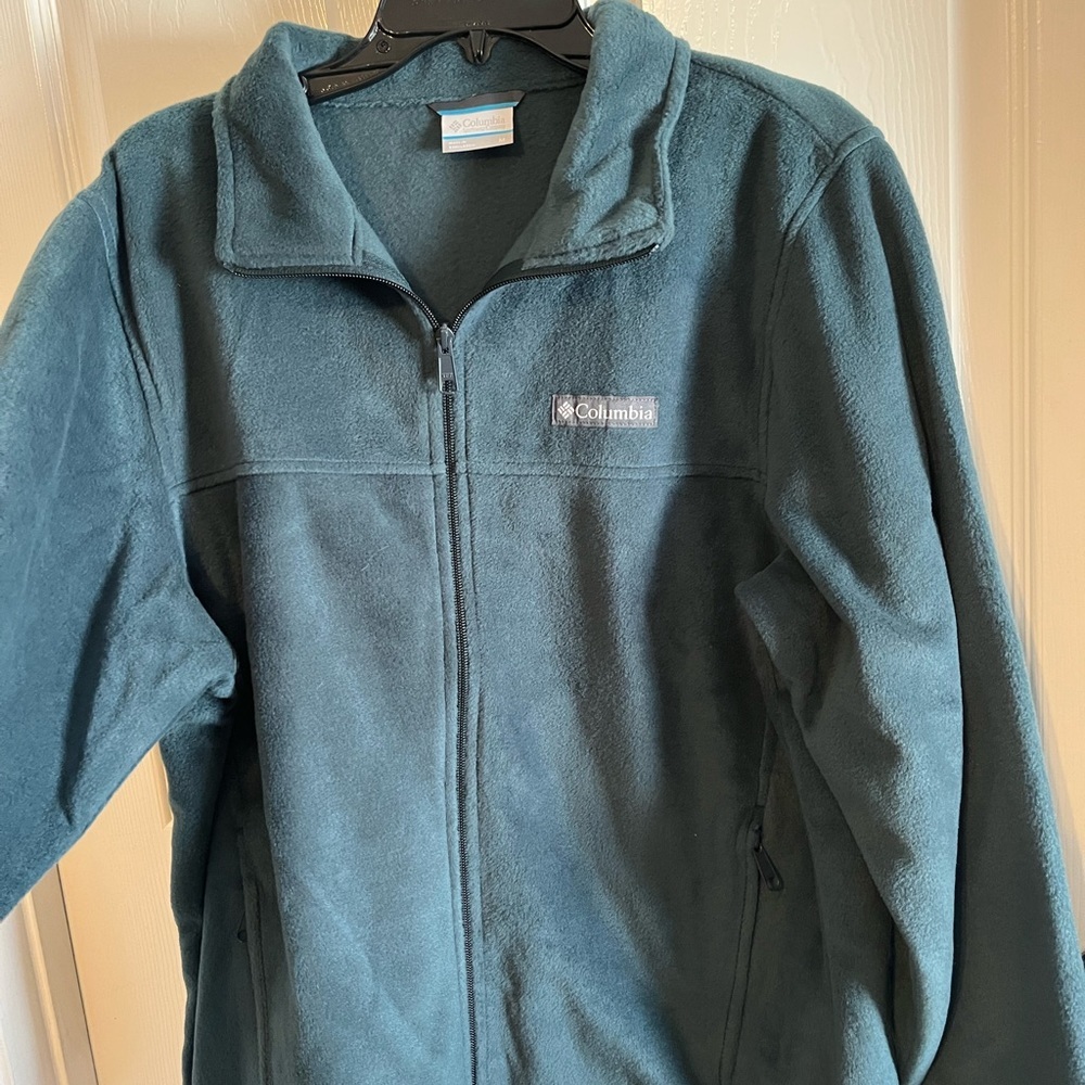 Columbia green fleece jacket for men size Medium
EUC
No visible flaws - Picture 5 of 8